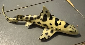 Leopard Shark 1996 Safari Ltd. Miami FL Figure - Picture 1 of 3