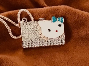 Neu mit Etikett Betsey Johnson Geldbörse Halskette Kätzchen Gesicht Enamei Kristalle Schleife goldfarbene Kette - Bild 1 von 6