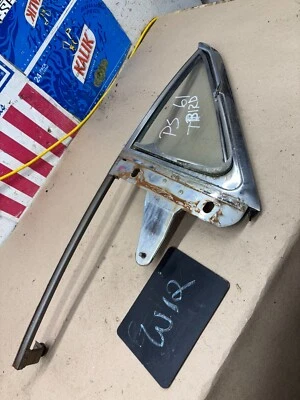 1961 1962 1963 FORD THUNDERBIRD QUADRO DE MONTAGEM DE JANELA DE VENTILAÇÃO ASA DIREITA DO PASSAGEIRO - Imagem 1 de 4