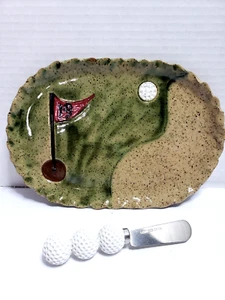 ART POTTERY SIGNED 19TH HOLE GOLF COURSE THEMED PARTY PLATTER W/ GOLF BALL KNIFE - Picture 1 of 7