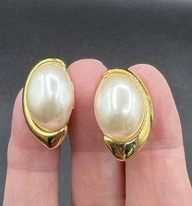 Vintage Napier Gold Tone, Faux Pearl Clip On Earrings - Picture 1 of 5