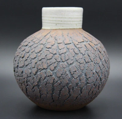 RYNNE TANTON Australian Studio Pottery Round Bark Textured Vase - Image 1 of 4