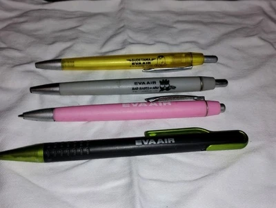 Juego de 4 bolígrafos diferentes Eva Airlines Foto 1 de 2