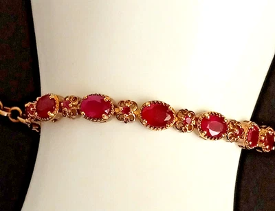 Pulsera con dije de trébol Niassa de 6,69 quilates rubí vermeil YG, bailarina de plata de ley Foto 1 de 4