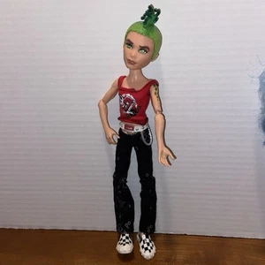 Monster High Deuce Gorgon Gürtel mit Kette, Tank Top, Sneaker Junge Puppe ohne Weste #e9 - Bild 1 von 4