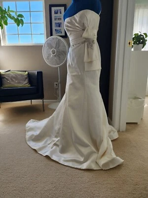 wedding dress size 10-The Diamond Collection by Casablanca - Image 1 of 4