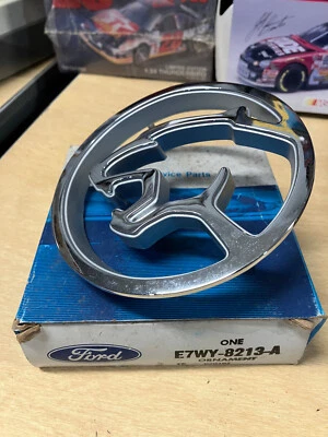 Mercury Cougar Grille Emblem 1987-1989 E7WY-8213-A Foto 1 de 2