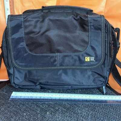 Case Logic Camera Side Back Double Sided 10" X 12" X 4" / shoulder strap - Image 1 of 4