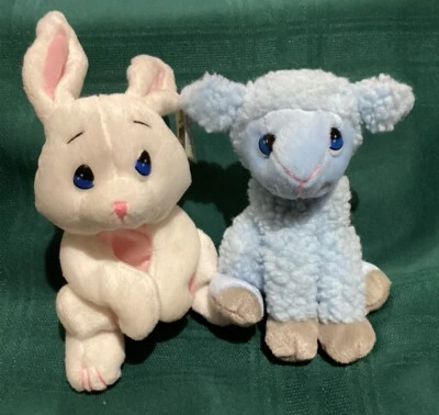 Precious Moments Vintage Snowflake The Bunny & Simon The (Blue) Lamb Plush Toys - Image 1 of 4