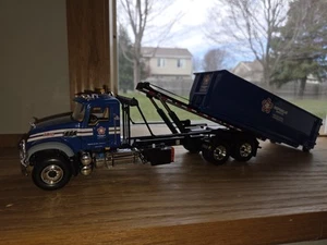 First Gear Mack® Granite® w/Tub-Style Roll-Off Container Republic Services - Picture 1 of 2