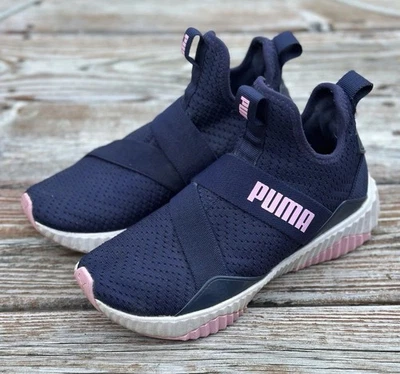 Zapatilla deportiva para mujer PUMA Defy Mid Core Cross Trainer azul marino chaquetón rosa talla 7,5 M Foto 1 de 4