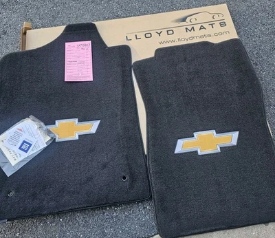 Alfombrillas Lloyds Chevy Silverado 2500/3500 cabina estándar 2014 2 piezas pajarita dorada ébano  Foto 1 de 4