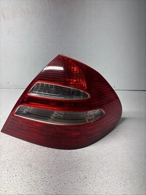 Lámpara de luz trasera derecha pasajero mercedes-benz e320 sdn 2003-06 a2118200464 Foto 1 de 4