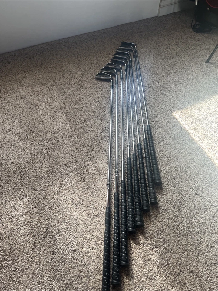 Right-Handed Men’s 2001 Oversize Iron Set 3- Pw Regular Flex Steel - Image 1 of 4