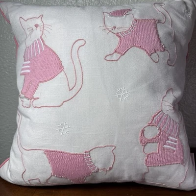 Coqueta bordada rosa y blanco gato 18" pluma almohada gatito invierno nieve Foto 1 de 4