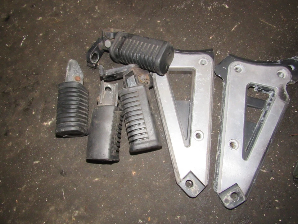 Kawasaki KZ550 H GPZ 550 1982 estriberas y soportes delanteros traseros Foto 1 de 1