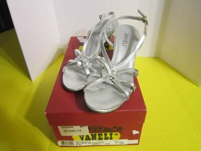 Sandalias Vaneli Modesta para mujer plateadas metálicas charol napa 6 D'Orsay 6M Foto 1 de 4