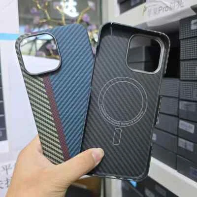 Capa Magsafe de fibra de carbono genuína fosca ultra fina para iPhone 16 Pro Max - Imagem 1 de 4