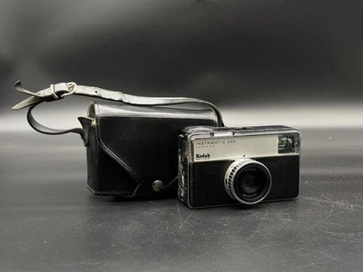 Vintage. Kodak Instamatic 233 Made in England - Photo 1/4