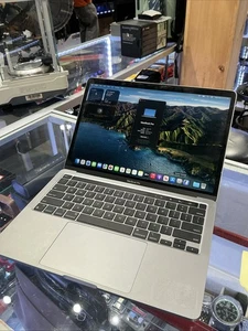 2022 Apple MacBook Pro 13,3" (256 GB SSD, M2, 8 GB) computer portatile - argento - MNEP3LL/A - Foto 1 di 3