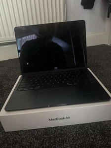 Apple MacBook Air M2 - Picture 1 of 5