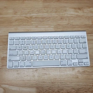 Working Apple iMac Mac Mini Keyboard Wireless Bluetooth, Aluminum A1314 - Picture 1 of 5