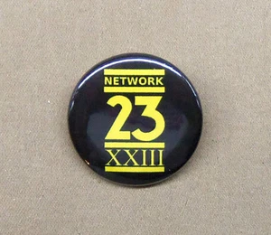 Red 23 Botones 1.25" Max Headroom Insignia Pinback Culto Ciencia Ficción TV Show Frewer - Imagen 1 de 3