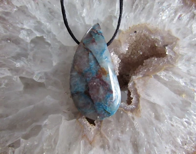 SHATTUCKIT Freeform Edelstein ANHÄNGER Schmuck gebohrt A-Qualität + BAND Nr4 - Bild 1 von 2