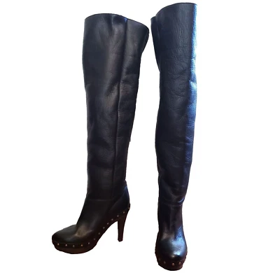 Botas hasta el muslo Paloma Barceló 6,5 cuero negro plataforma madera tachuelas Foto 1 de 4