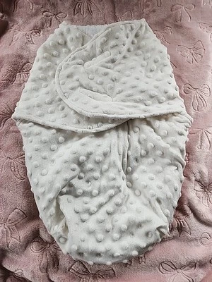 Manta portátil infantil Minky Swaddle Off White difícil de encontrar tamaño 0-6 meses  Foto 1 de 4