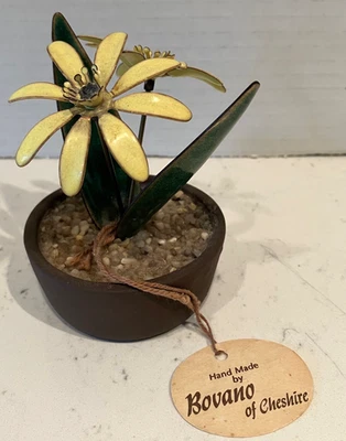 VTG BOVANO OF CHESHIRE ENAMEL METAL YELLOW DAISY/LEAVES, CLAY POT ORIG TAG. RARE - Image 1 of 4