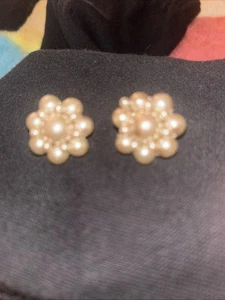 Elegant Pink Pearl Stud Earrings Gold Plated Flower Fram Sparkling white stones - Picture 1 of 4
