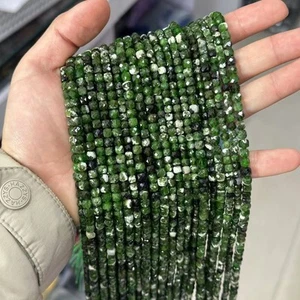 Cubo facetado natural genuino de 4 mm cuadrado cuentas de diopsido verde para hacer joyas - Imagen 1 de 4