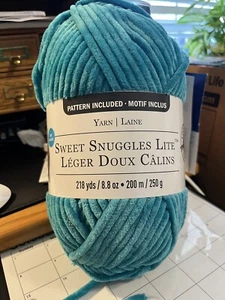 Loops & Threads Chenille Home Slim Yarn TURQ 218 YDS. 8.8 OZ torn taped label - Picture 1 of 4