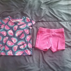 girl 3 2pc set tee and shorts - Picture 1 of 1