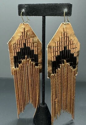 青铜皮革和金属条纹带黑色和青铜喇叭珠穿孔收益 — 第 1/4 张图片