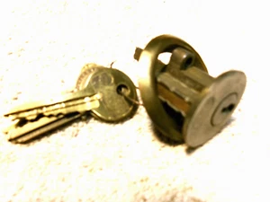 Ilco pin tumbler lock with keys - Picture 1 of 2