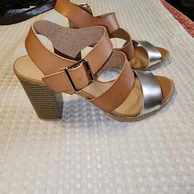 SANDÁLIAS FEMININAS DE SALTO PRATA E BRONZEADO OLD NAVY TAMANHO 10 NOVAS SEM ETIQUETAS - Imagem 1 de 4