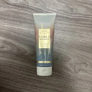 NUEVA Crema Corporal Vanilla Romance 8 OZ Ultimate Hydration Baño y Cuerpo Funciona - Imagen 1 de 1