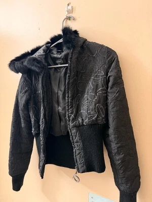 Jaqueta vintage BEBE com capuz de pele sintética  - Imagem 1 de 3