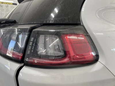 Conjunto de luz trasera derecha usado se adapta a: Jeep Cherokee 2020 cuarto montado en panel LE Foto 1 de 4