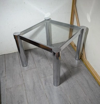 Mesa auxiliar cuadrada de vidrio de metal cromado moderna vintage de mediados de siglo posmoderna E54 Foto 1 de 4