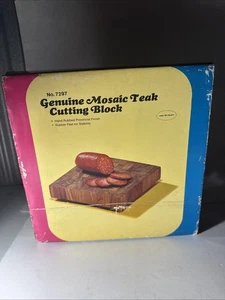 RAR Original Mosaik Teak Schneidebrett mit Füßen 10x10 Zoll. Nr7927 Gail&Craft - Bild 1 von 9