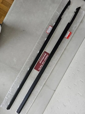 Genuine HONDA OEM CRX EF8 EF9 SIR Front Door Window Molding Right & Left Set — 第 1/4 张图片