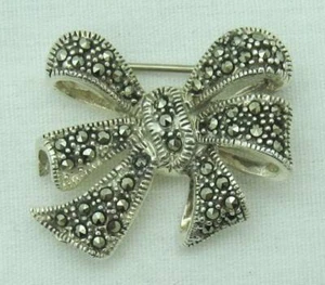 LOVELY ESTATE CHAPAL-ZENRAY MARCASITE STERLING SILVER BOW BROOCH/PIN - Picture 1 of 6
