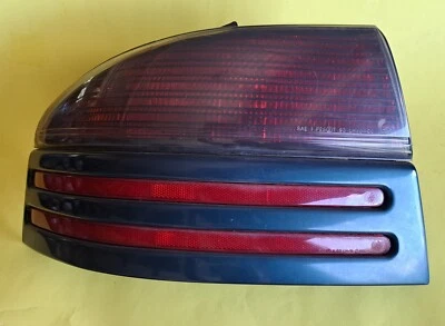 Chrysler Concorde Qtr 93 Lámpara trasera montada, lámpara trasera izquierda, lado del conductor Foto 1 de 4