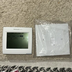 Honeywell Vision Pro 8000 TH8110U1001 Programmable 7-Day Touchscreen Redlink Cap - Picture 1 of 10