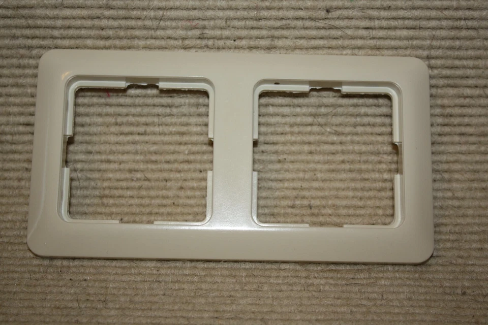 Berker Modul 2 cremeweiß 2-fach Rahmen - Bild 1 von 1