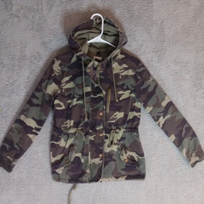 Chaqueta Wet Seal Mujer Mediana Verde Con Capucha Camuflada Ropa de Calle Usada en Excelente Condición Foto 1 de 4