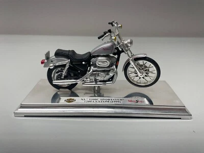 XL 1200C Sportster 1200 CUSTOM (1999) Harley Davidson Maisto w/ Stand - Image 1 of 4